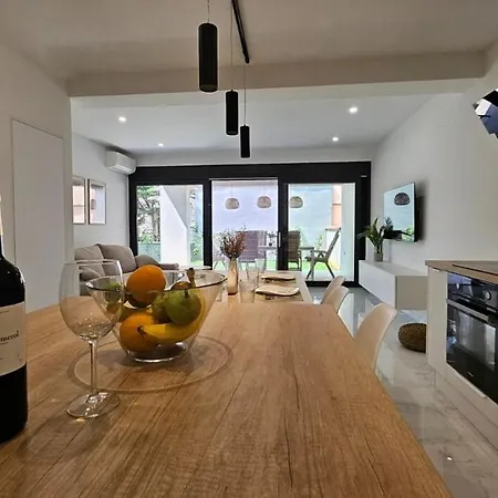 Modern House 200m From The * Fažana