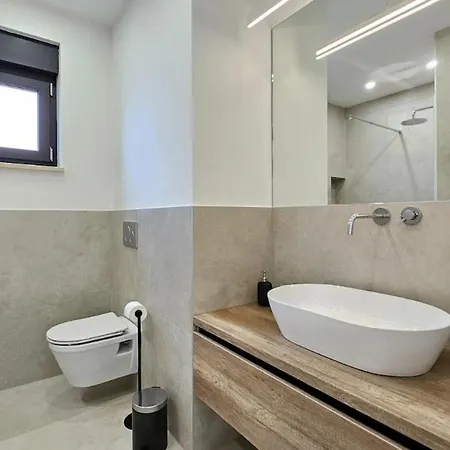 Apartment Modern House 200m From The *