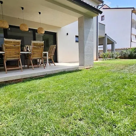 Modern House 200m From The * Fažana