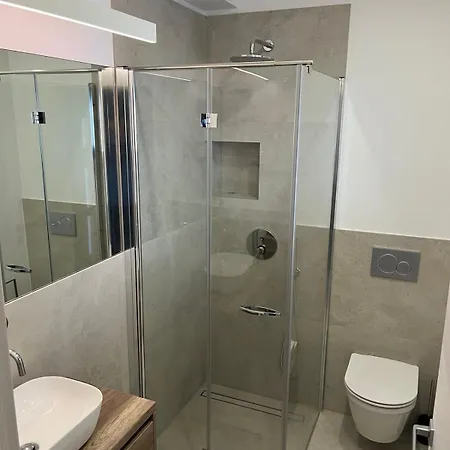 Apartment Modern House 200m From The